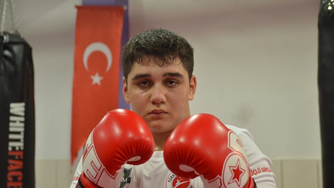 Kick Boksta Türkiye Şampiyonu Olan 15 Yaşındaki Salih, 30 Kilo Verdi