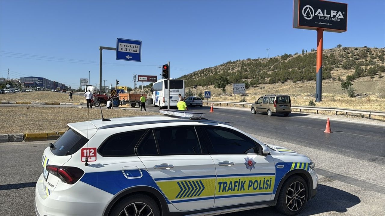 Kırıkkale'de Otobüs ve Traktör Kazasında 4 Yaralı