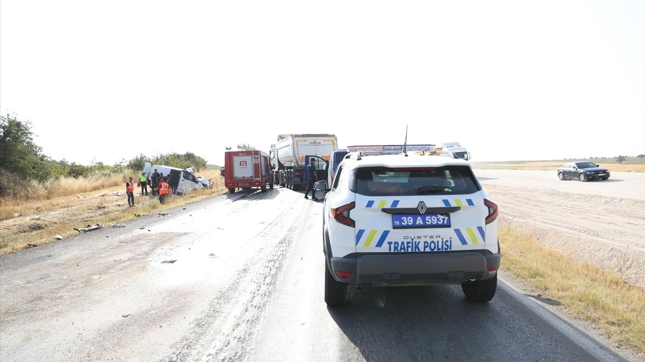 Kırklareli'nde Tır ve Panelvan Çarpıştı: 1 Ölü, 1 Yaralı