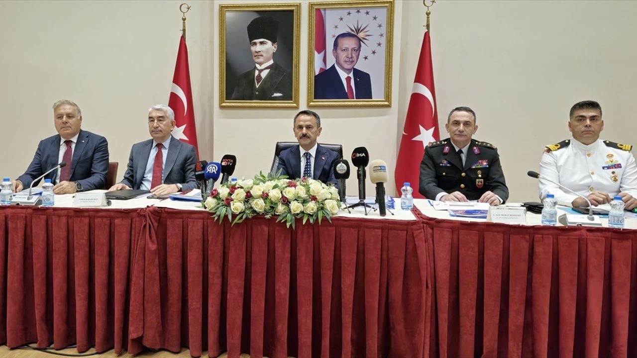 Kocaeli'de Düzensiz Göçmenlerin Sınır Dışı Edilmesi