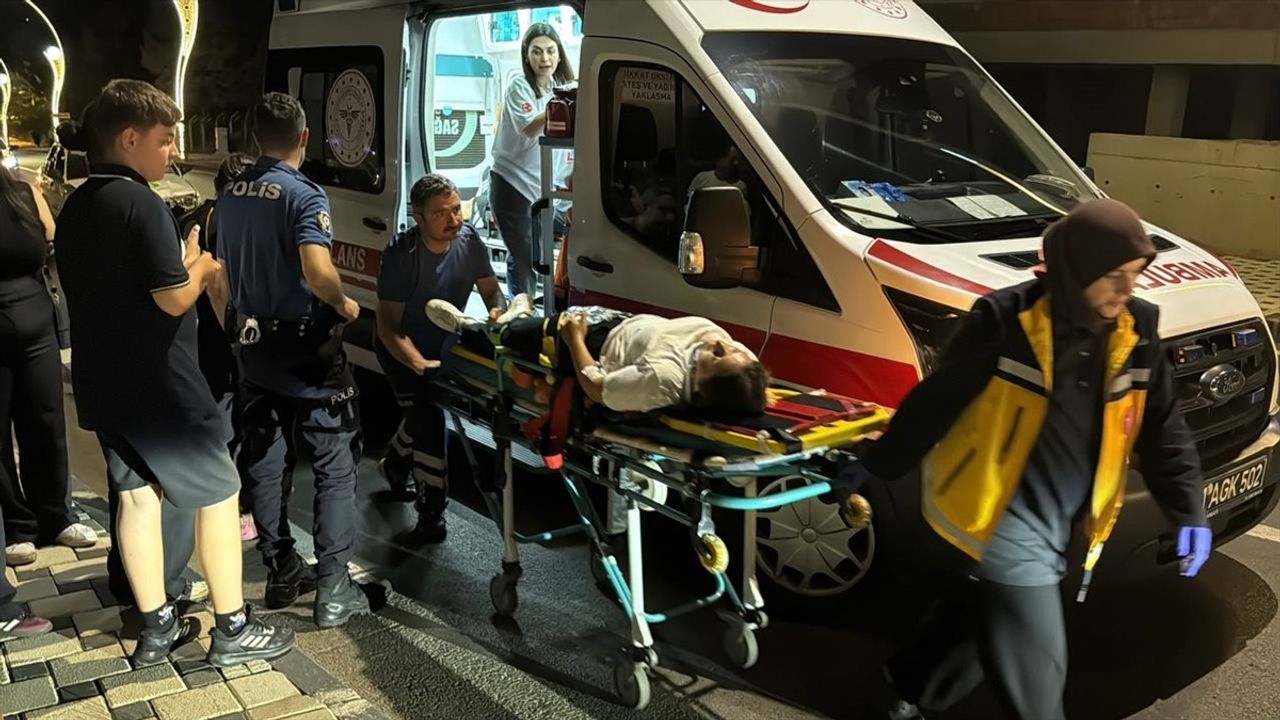 Kocaeli'de Motosiklet ve Otomobil Kazası: 2 Yaralı