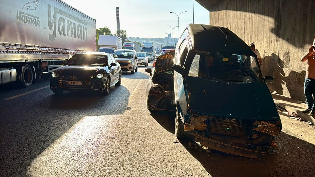Kocaeli'de Zincirleme Trafik Kazası Ulaşımı Aksattı
