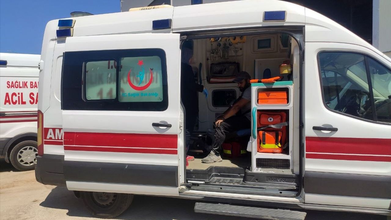 Kocaeli'deki Fabrika Yangınında 5 İşçi Dumandan Etkilendi
