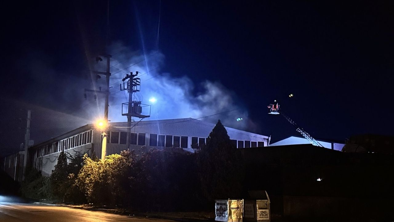 Kocaeli'deki Kompozit Fabrikasında Yangın Kontrol Altına Alındı