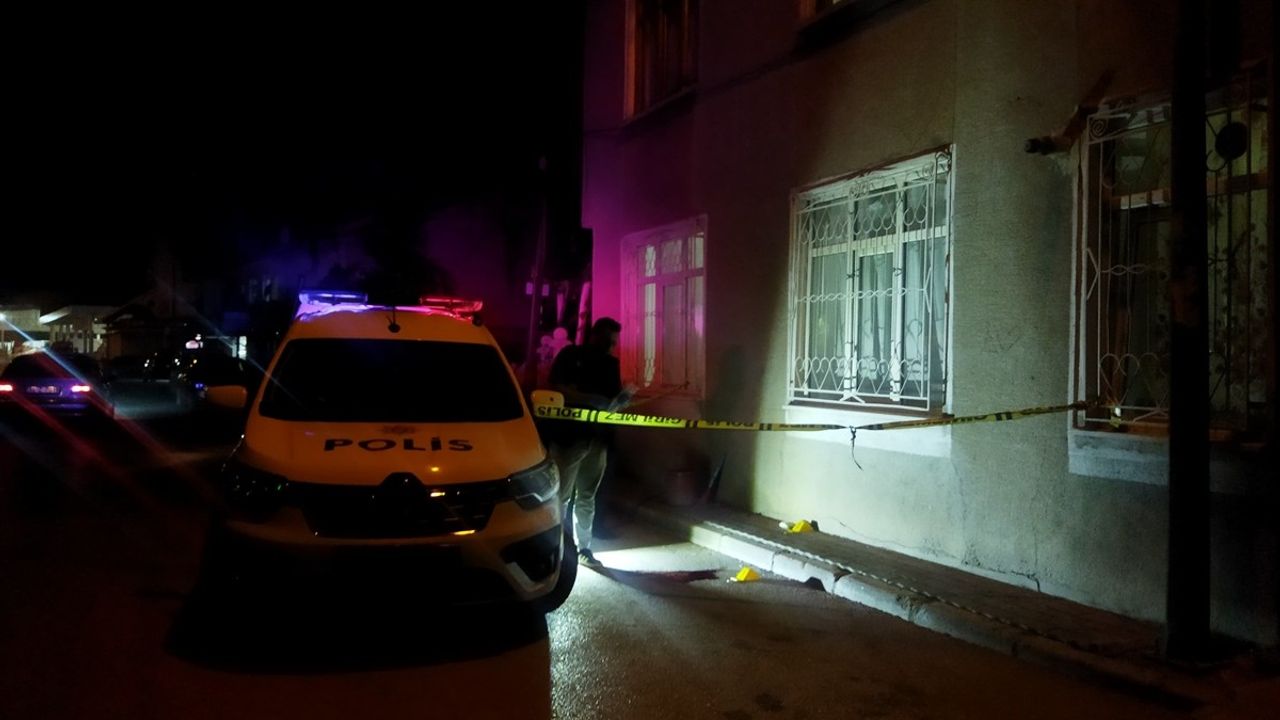 Konya'da 8 Yaşındaki Çocuk 3. Kattan Düşerek Ağır Yaralandı