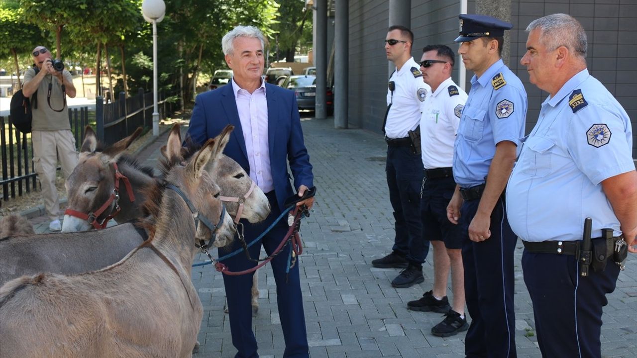 Kosova'da Meclis Başkanı Seçilememesi Protesto Edildi