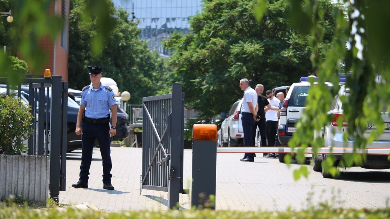 Kosova Meclisi Bomba İhbarı Nedeniyle Tahliye Edildi