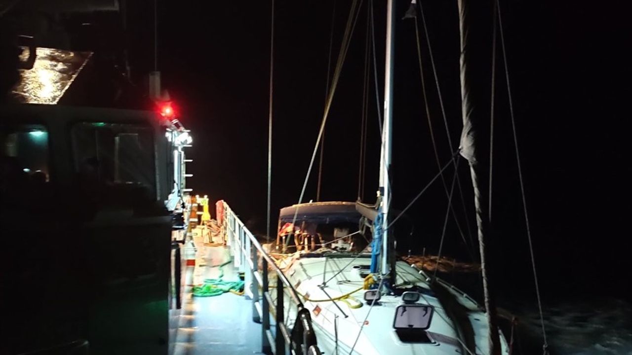 Köyceğiz'de Sürüklenen Teknedeki 6 Kişi Kurtarıldı