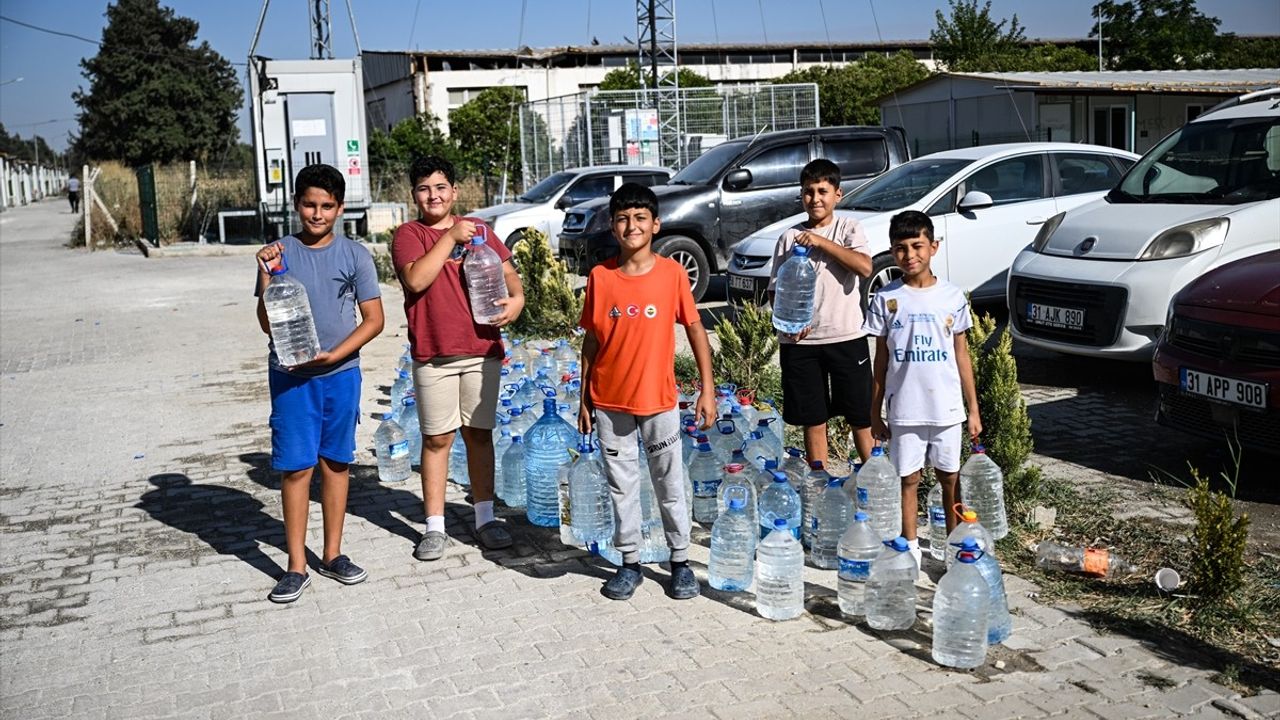 Küçük Kahramanlar: Hatay'daki Orman Yangınına Pet Şişe ile Destek
