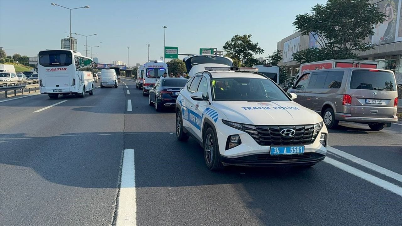 Küçükçekmece'de Motosikletli Kaza: Bir Yaralı