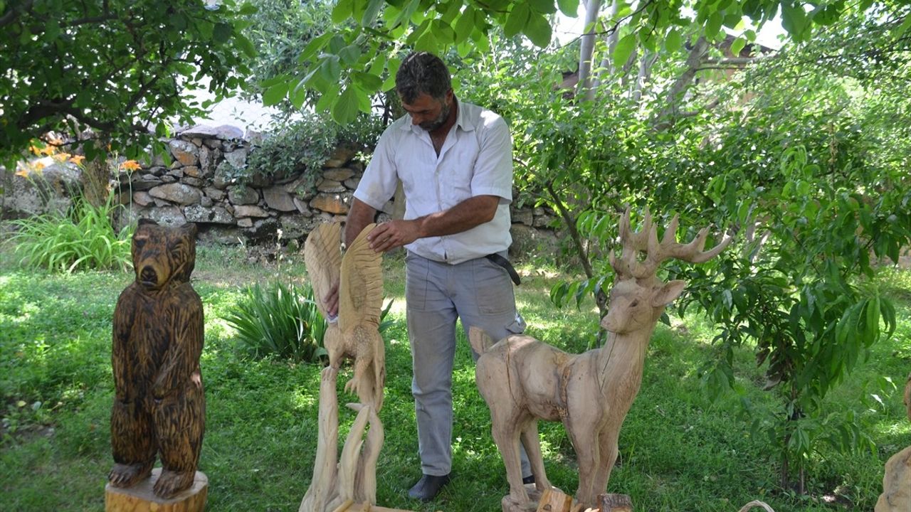 Kuruyan Ağaçlarla Sanat: Turabi Yoloğlu'nun Eserleri