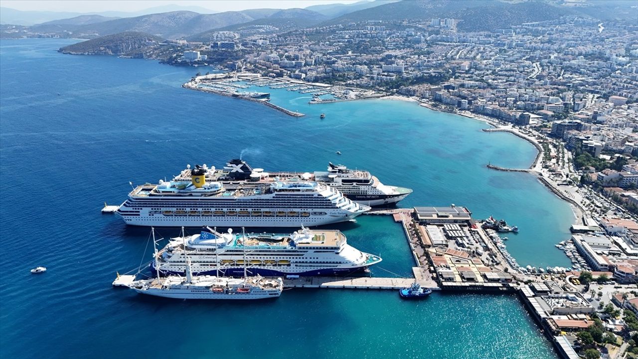 Kuşadası'nda 4 Kruvaziyer ile 6.298 Turist Ağırladı
