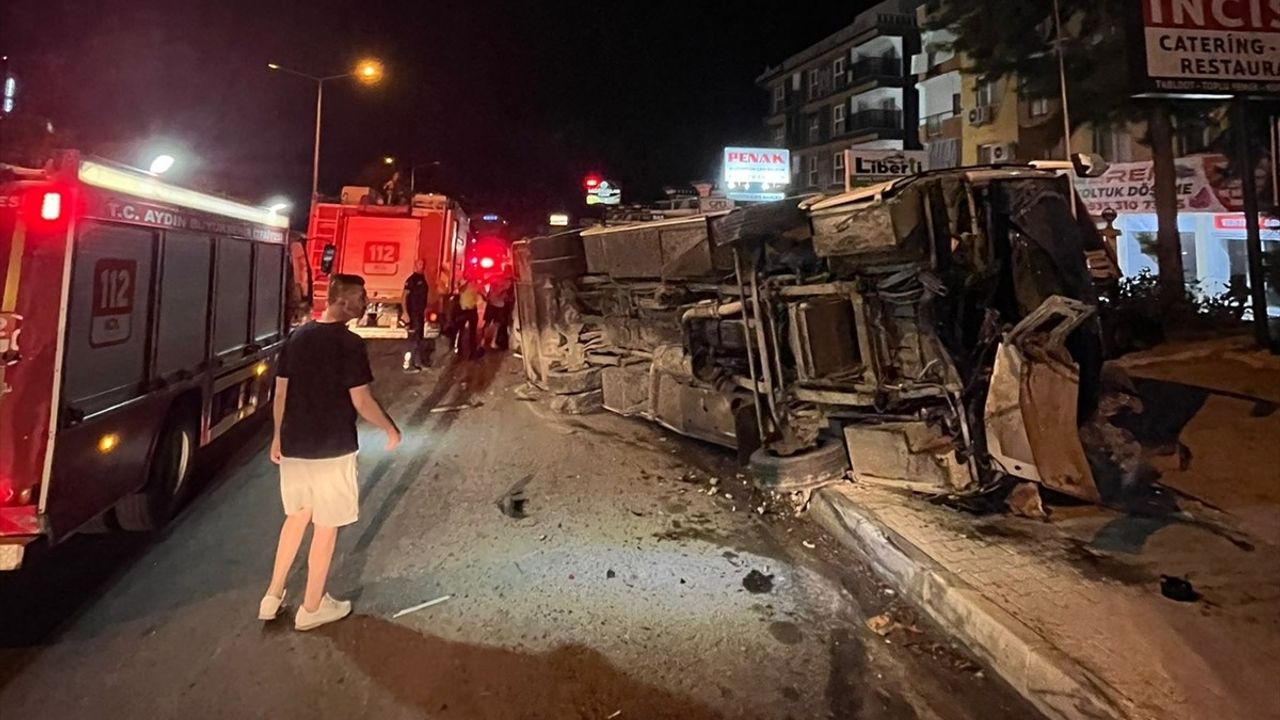 Kuşadası'nda Tur Midibüsü Devrildi: 3 Yaralı