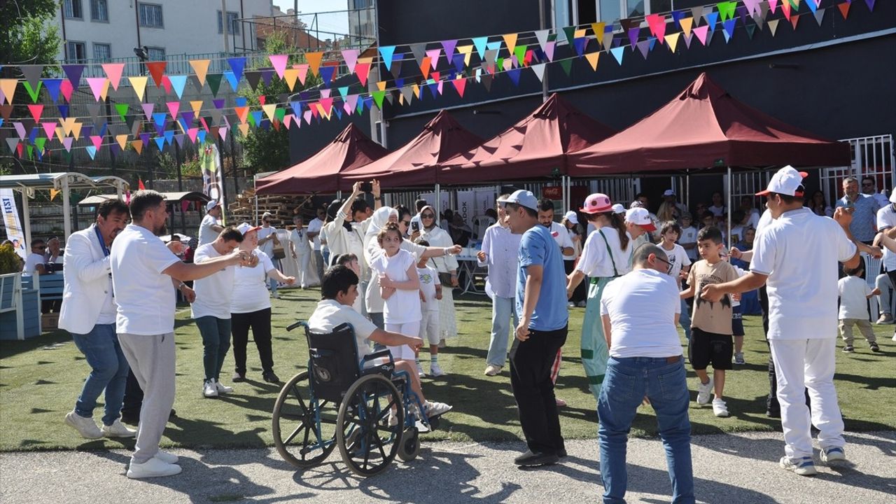 Kütahya'da İlk DownFest Etkinliği Coşkuyla Gerçekleşti