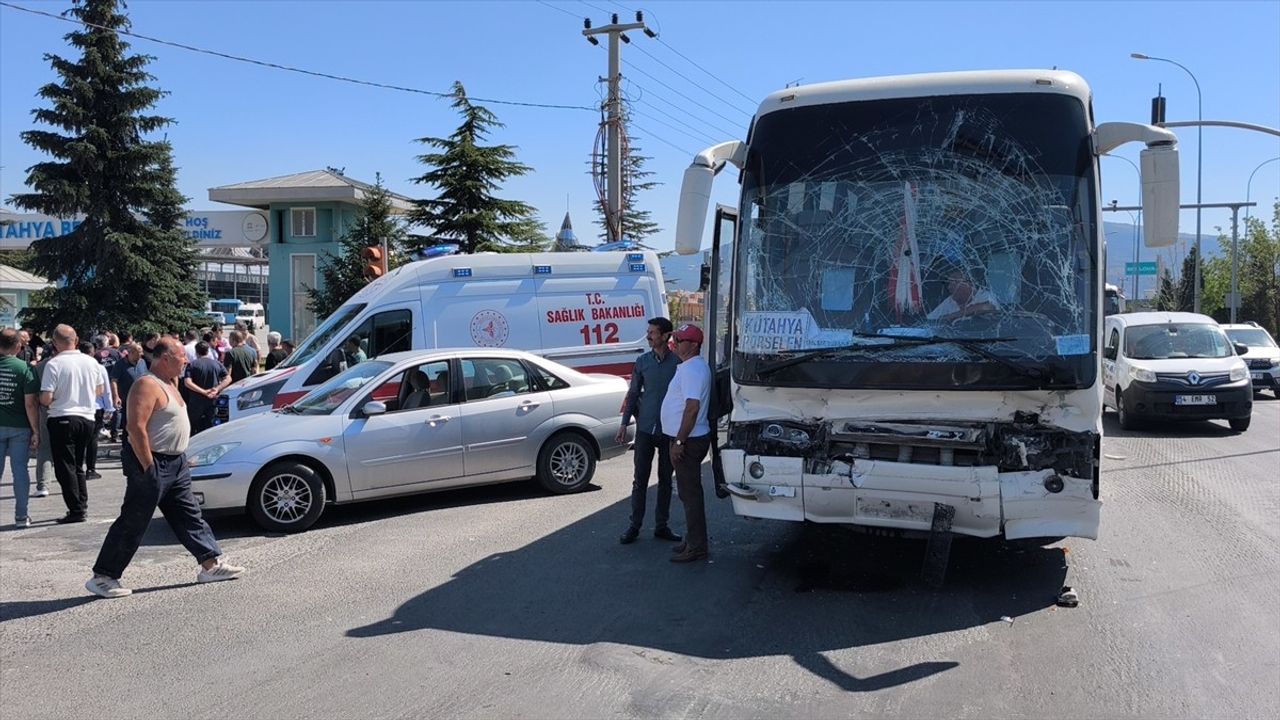 Kütahya'da Otobüs ve Tanker Kazasında 35 Yaralı