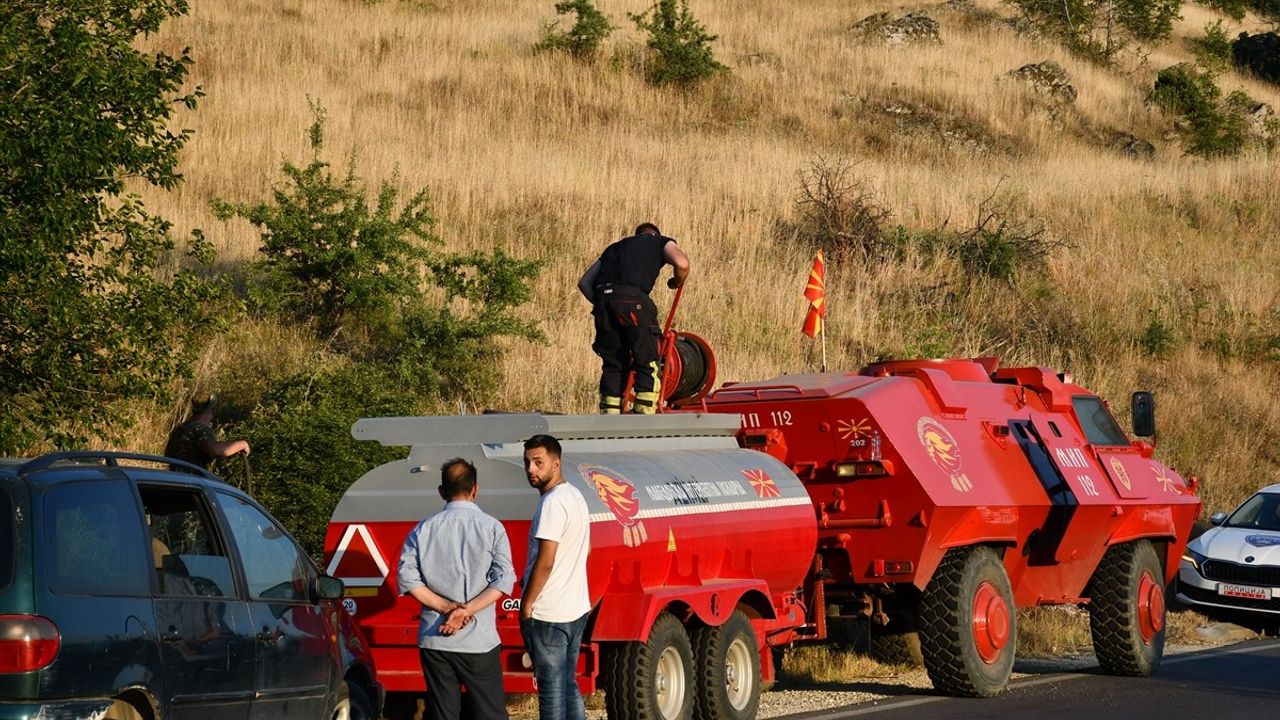 Kuzey Makedonya-Kosova Sınır Kapısı Yangın Nedeniyle Kapatıldı
