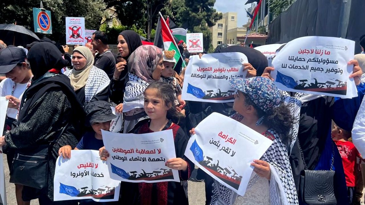 Lübnan'daki Filistinlilerden UNRWA'ya Protesto
