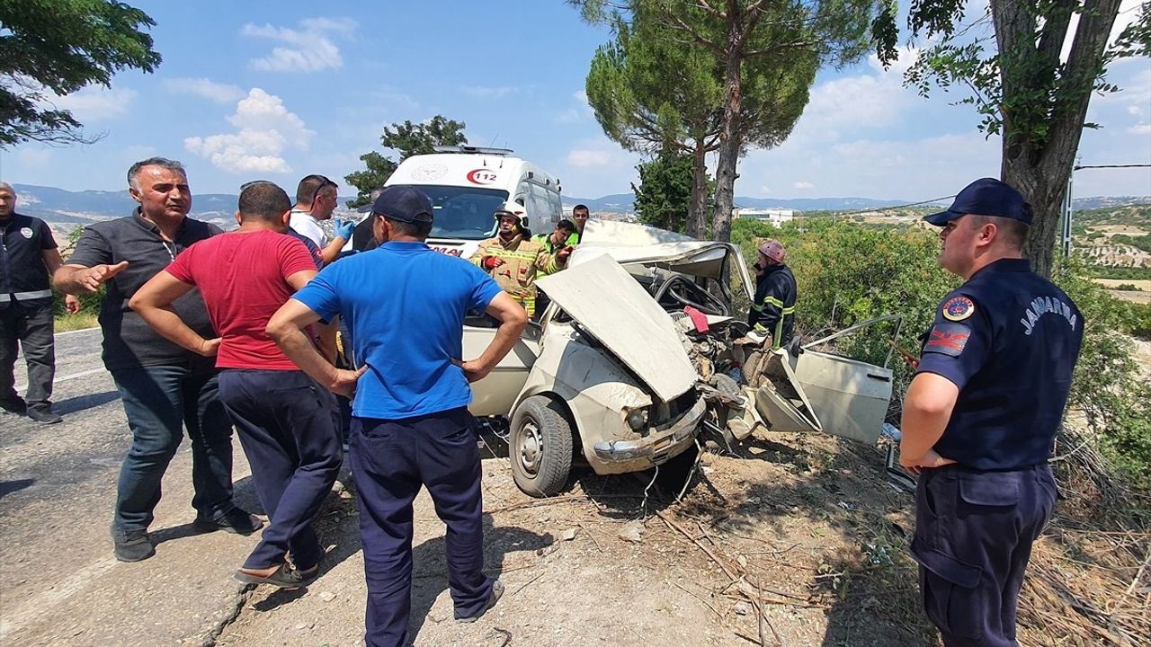 Manisa Demirci'de Trafik Kazası: 1 Ölü, 4 Yaralı