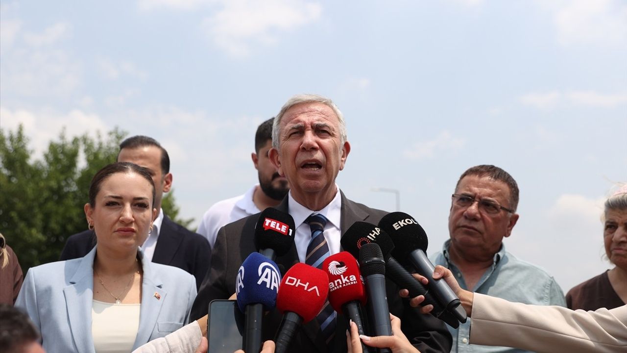 Mansur Yavaş, Muhittin Böcek'i Cezaevinde Ziyaret Etti