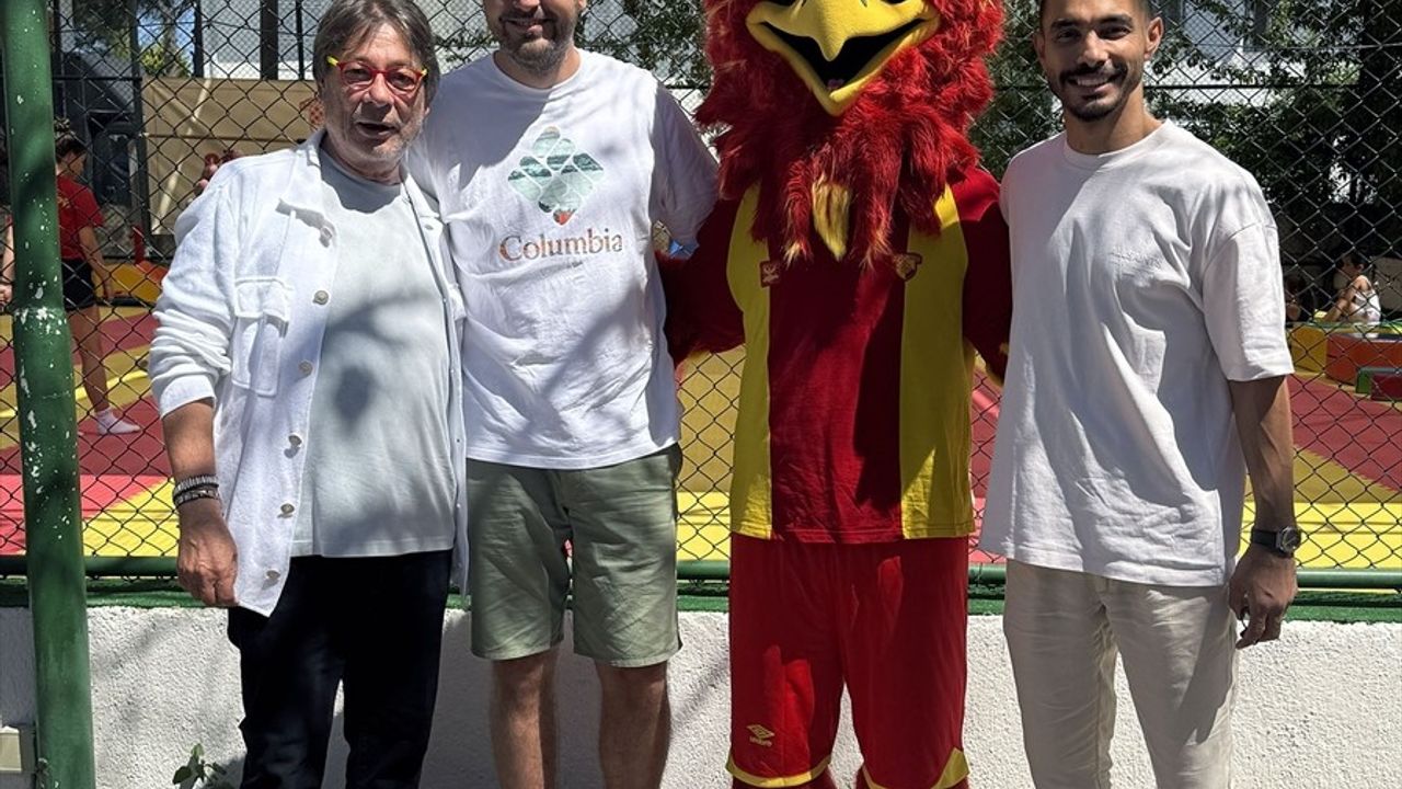 Mehmet Sepil ve Ferhat Arıcan Spor Okullarındaki Miniklerle Buluştu