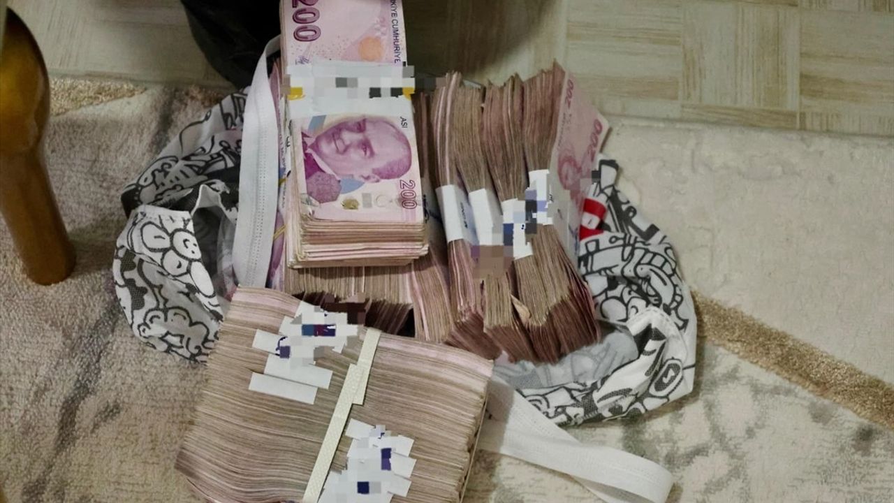 Mersin'de Dolandırıcılık Operasyonu: 18 Şüpheli Yakalandı
