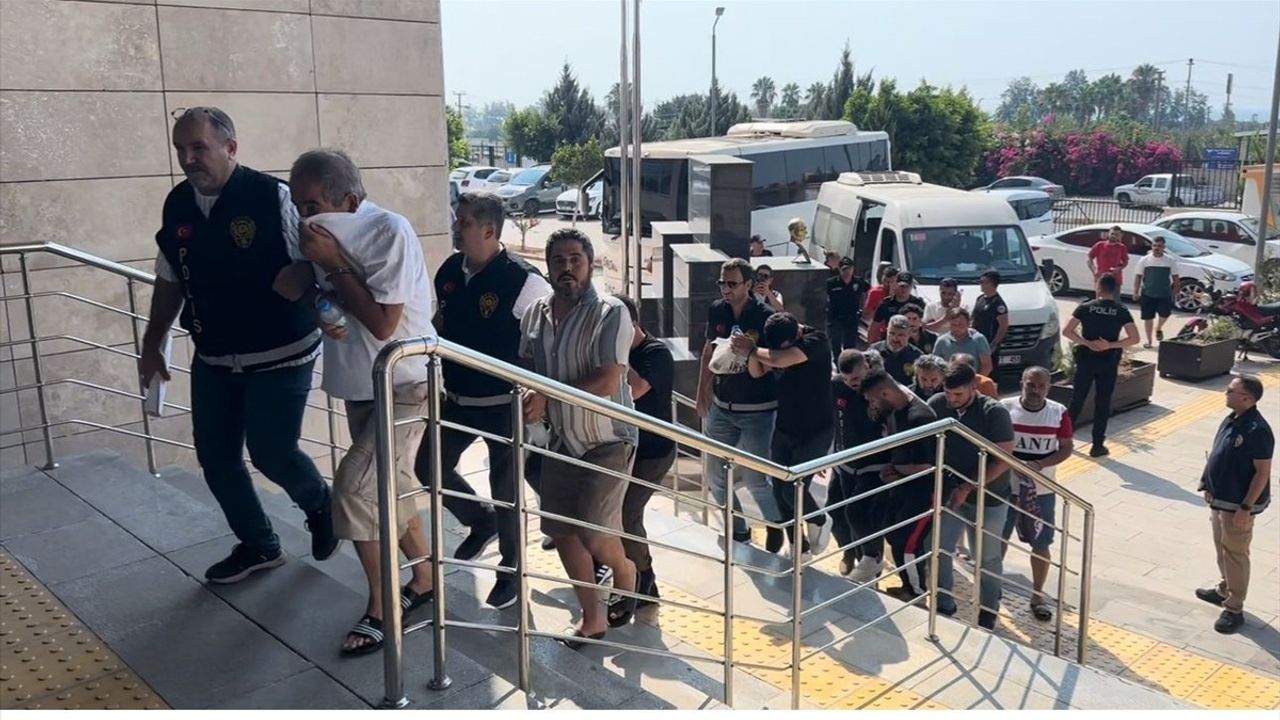 Mersin'de Fuhuş Operasyonunda 19 Kişi Tutuklandı