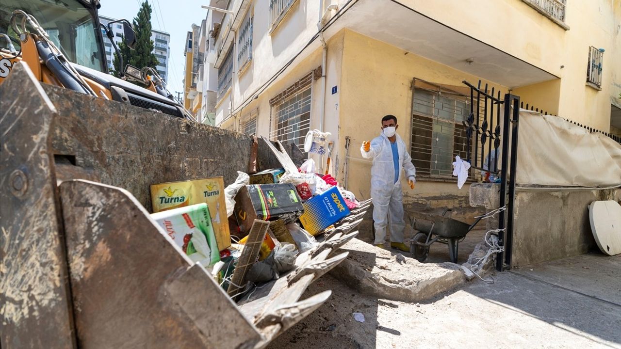 Mersin'de Korkunç Manzara: 10 Kamyon Çöp Çıktı