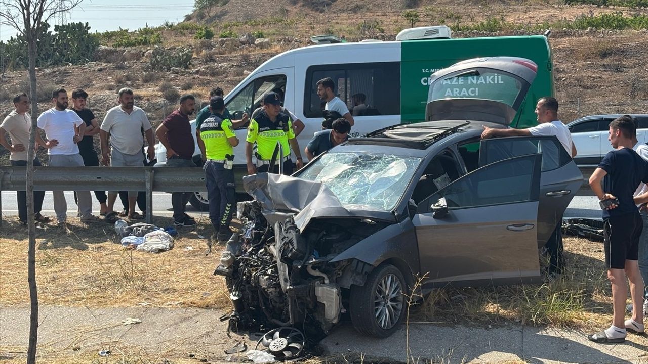Mersin'de Otomobil-Tır Kazasında 1 Ölü, 3 Yaralı