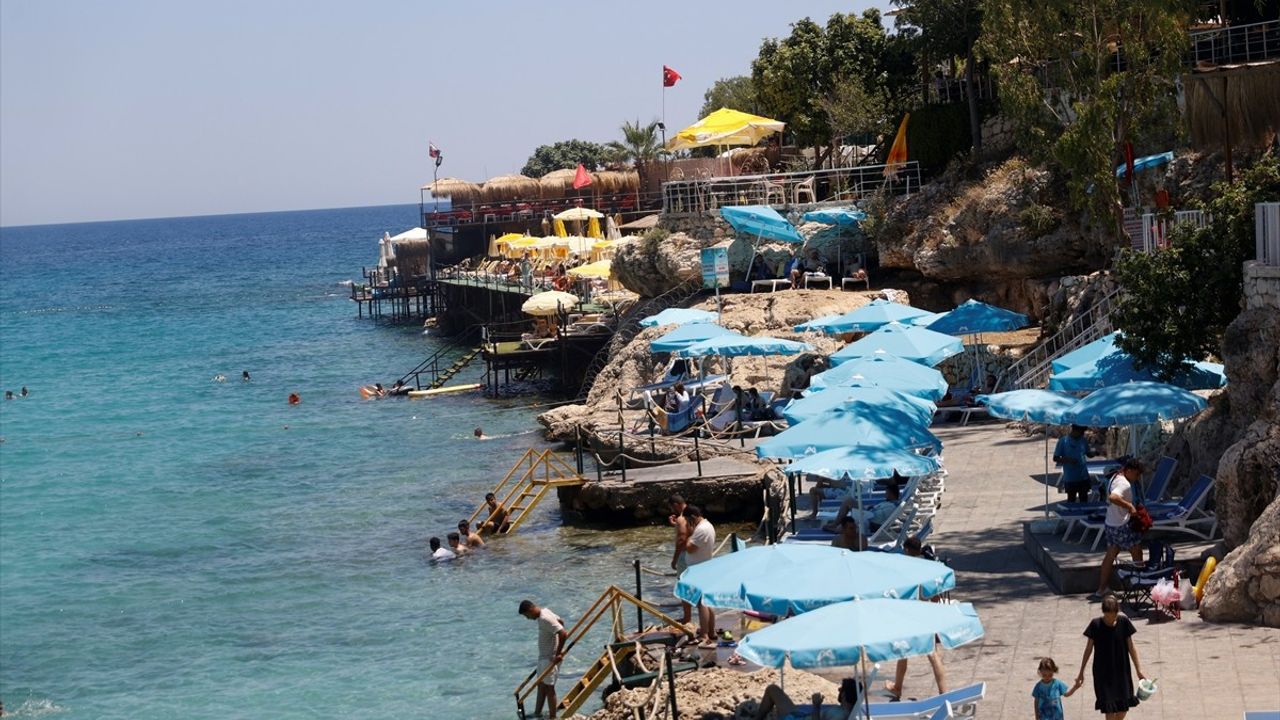 Mersin'in Yenilenen Yapraklı Koy'u Tatilcileri Ağırlıyor