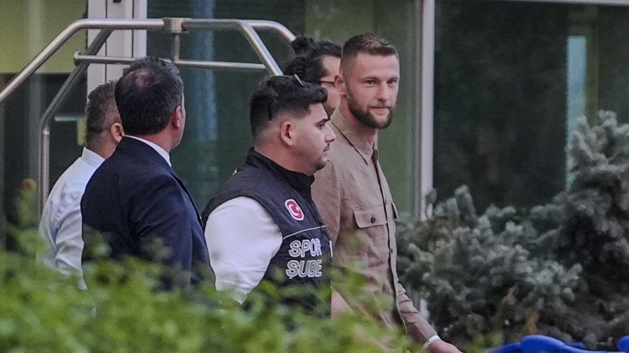 Milan Skriniar İstanbul'a Geldi: Fenerbahçe ile Görüşmelere Başladı