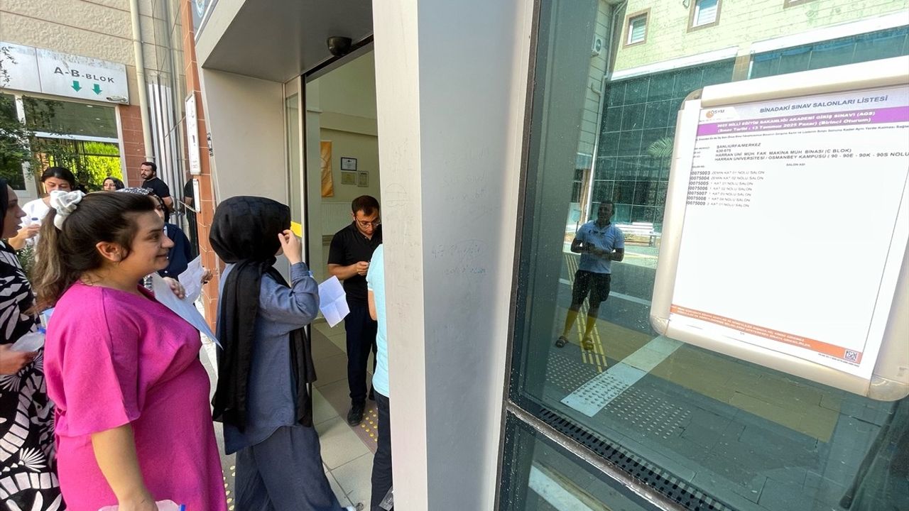 Milli Eğitim Bakanlığı Akademi Giriş Sınavı Başladı
