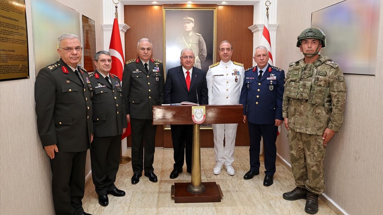 Milli Savunma Bakanı Güler KKTC'de Tümen Komutanlığını Ziyaret Etti
