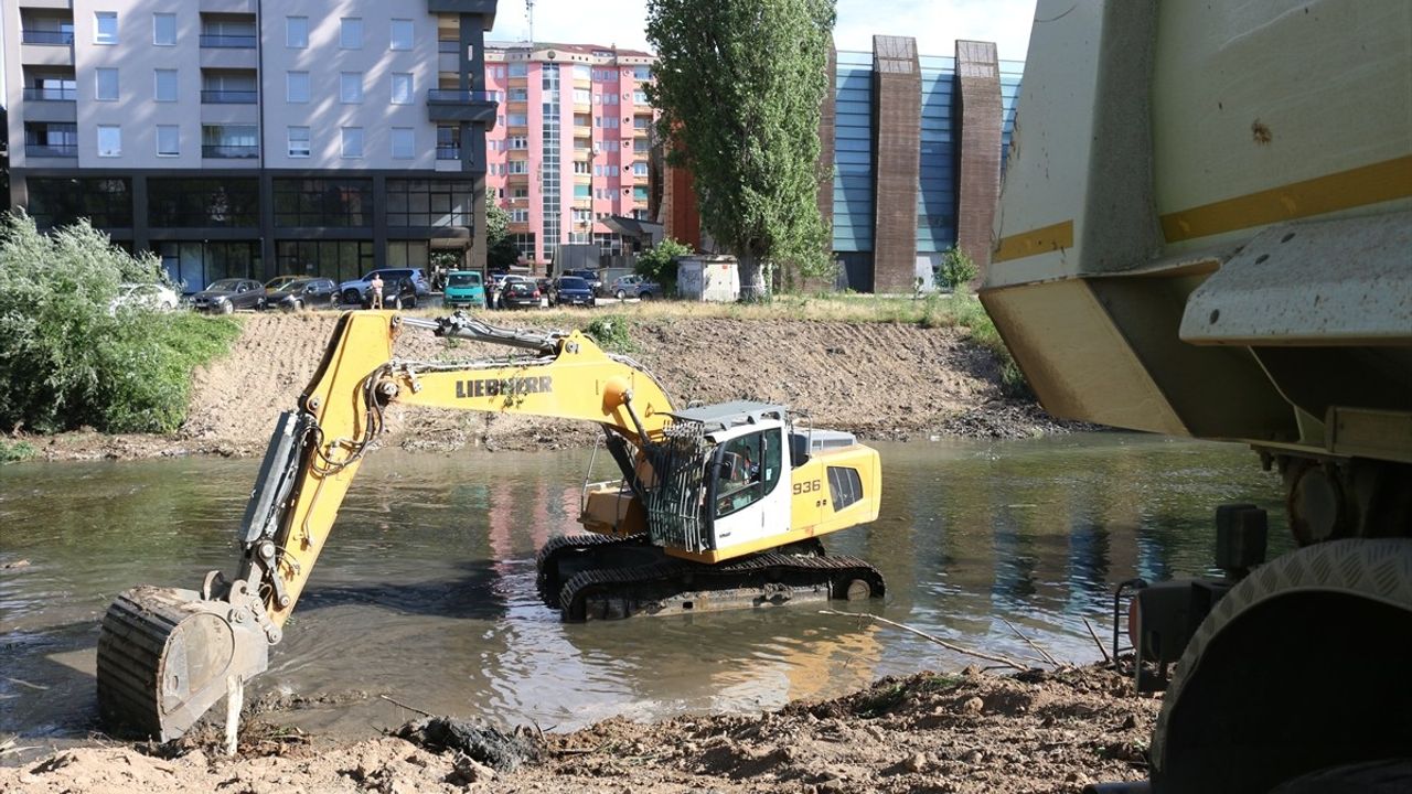 Mitroviça'da İbre Nehri Üzerine İki Yeni Köprünün Temeli Atıldı