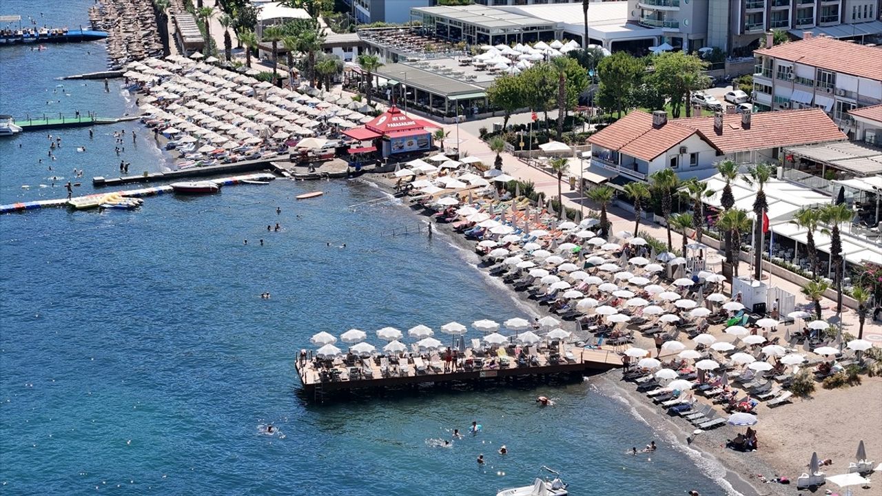 Muğla Sahillerinde Sıcak Havaya Rağmen Yoğunluk