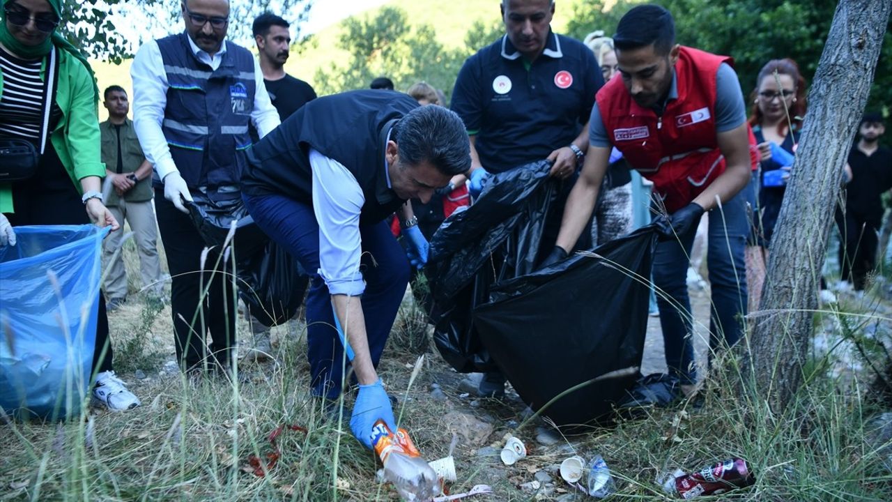 Munzur Vadisi'nde Çevre Temizliği Etkinliği