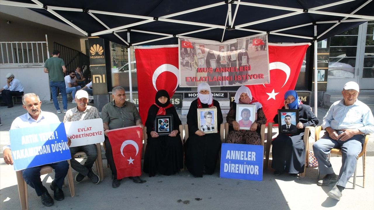 Muş'ta Ailelerin Evlat Nöbeti Sürüyor