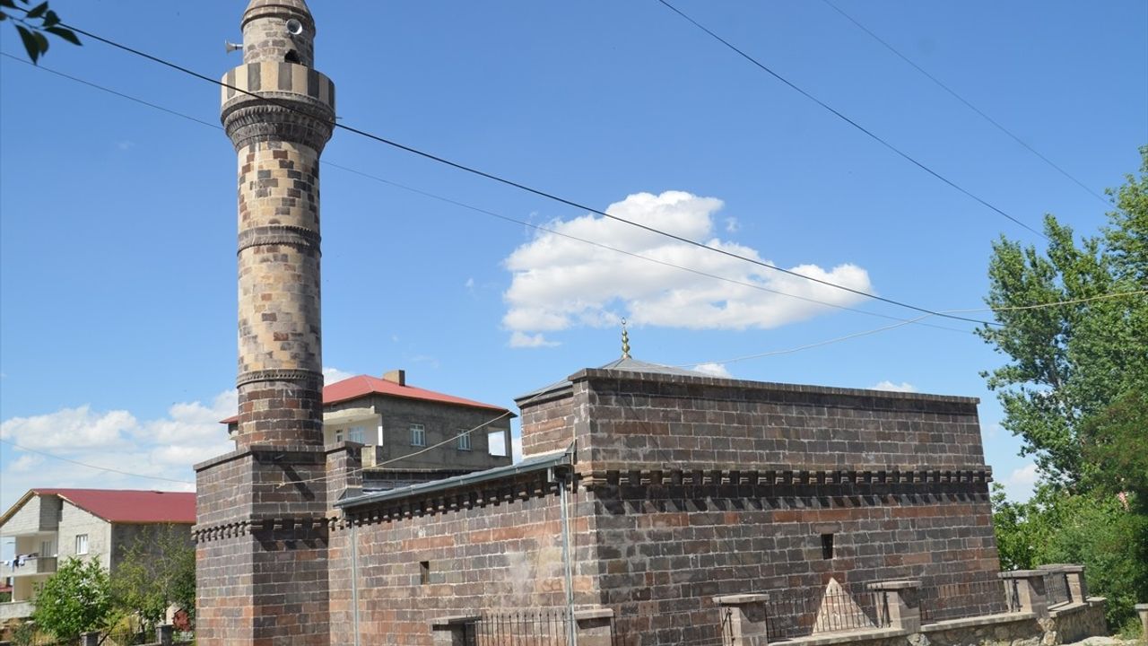 Muş'ta Tarihi Murat Paşa Camisi Yeniden İbadete Açılıyor
