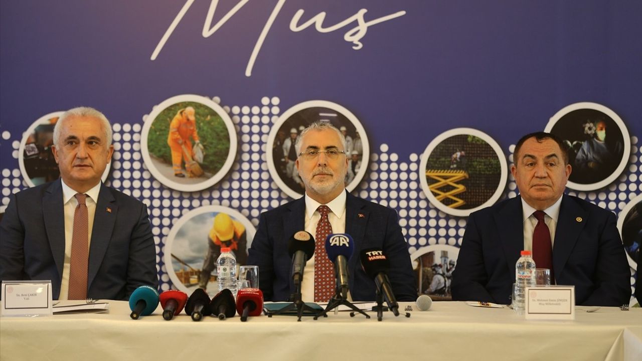 Muş’ta 'Türkiye Yüzyılı'nda Çalışma Hayatı Buluşmaları' Programı Düzenlendi