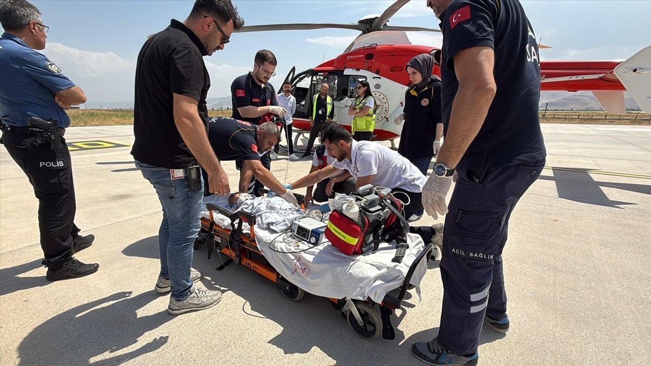 Muş'tan Elazığ'a Hasta Bebek Nakli