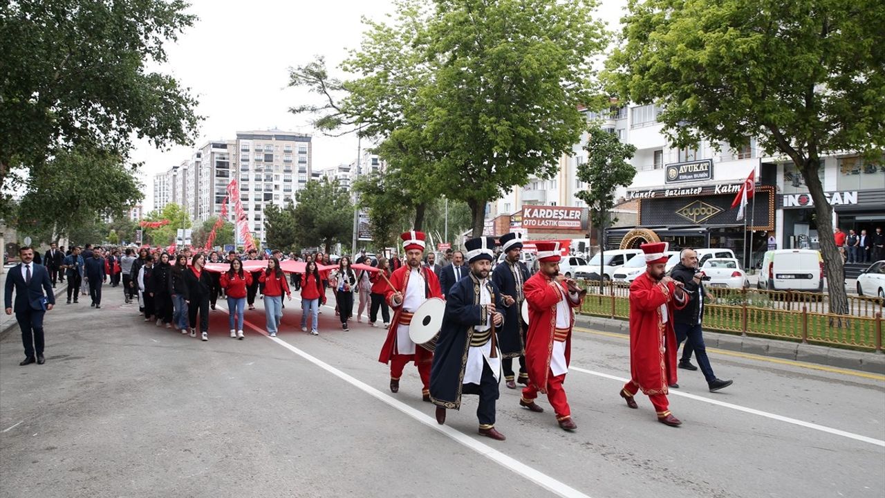 Ödemiş'teki Orman Yangınına Müdahale Devam Ediyor