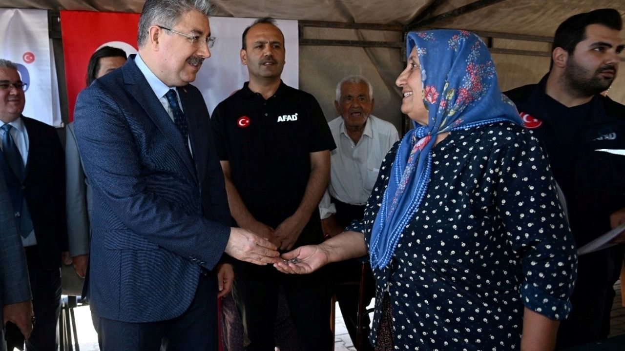 Osmaniye'de Depremzedelere 89 Yeni Köy Evi Teslim Edildi