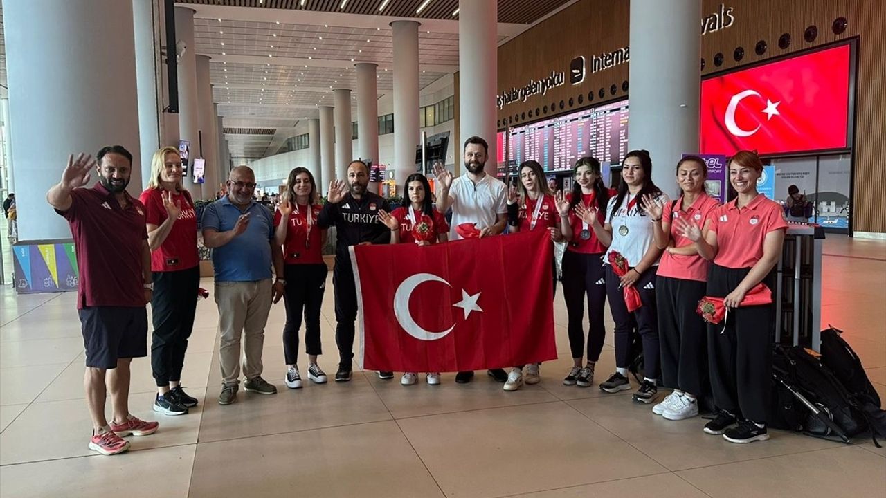 Özel Sporcular Para Atletizm Milli Takımı Çekya'dan 5 Madalyayla Döndü