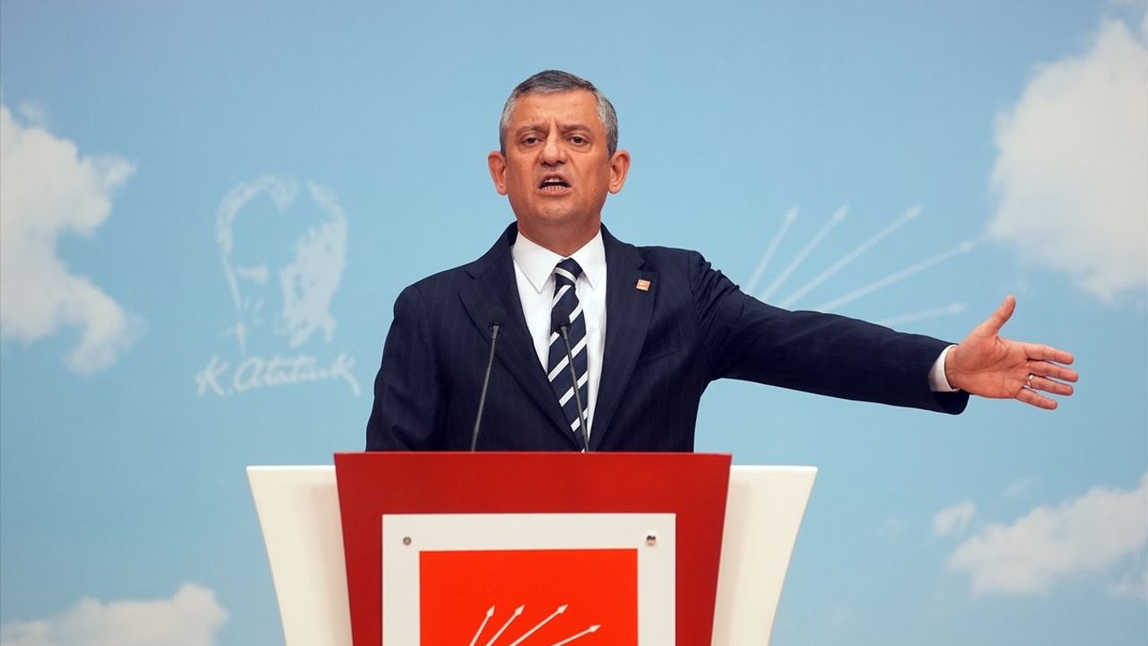 Özgür Özel'in Yolsuzluk Açıklamaları ve Demokrasi Vurgusu