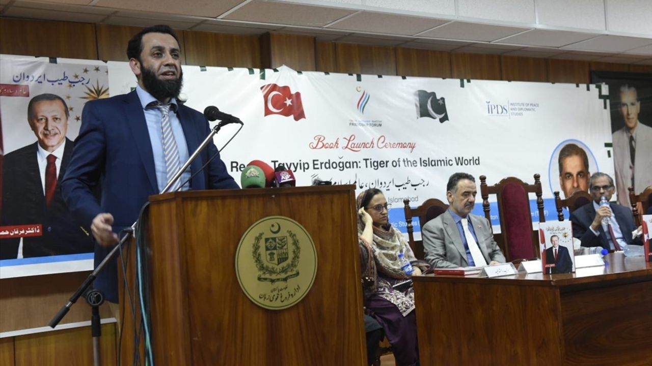 Pakistan Enformasyon Bakanı Tarar'dan Erdoğan'a Övgü
