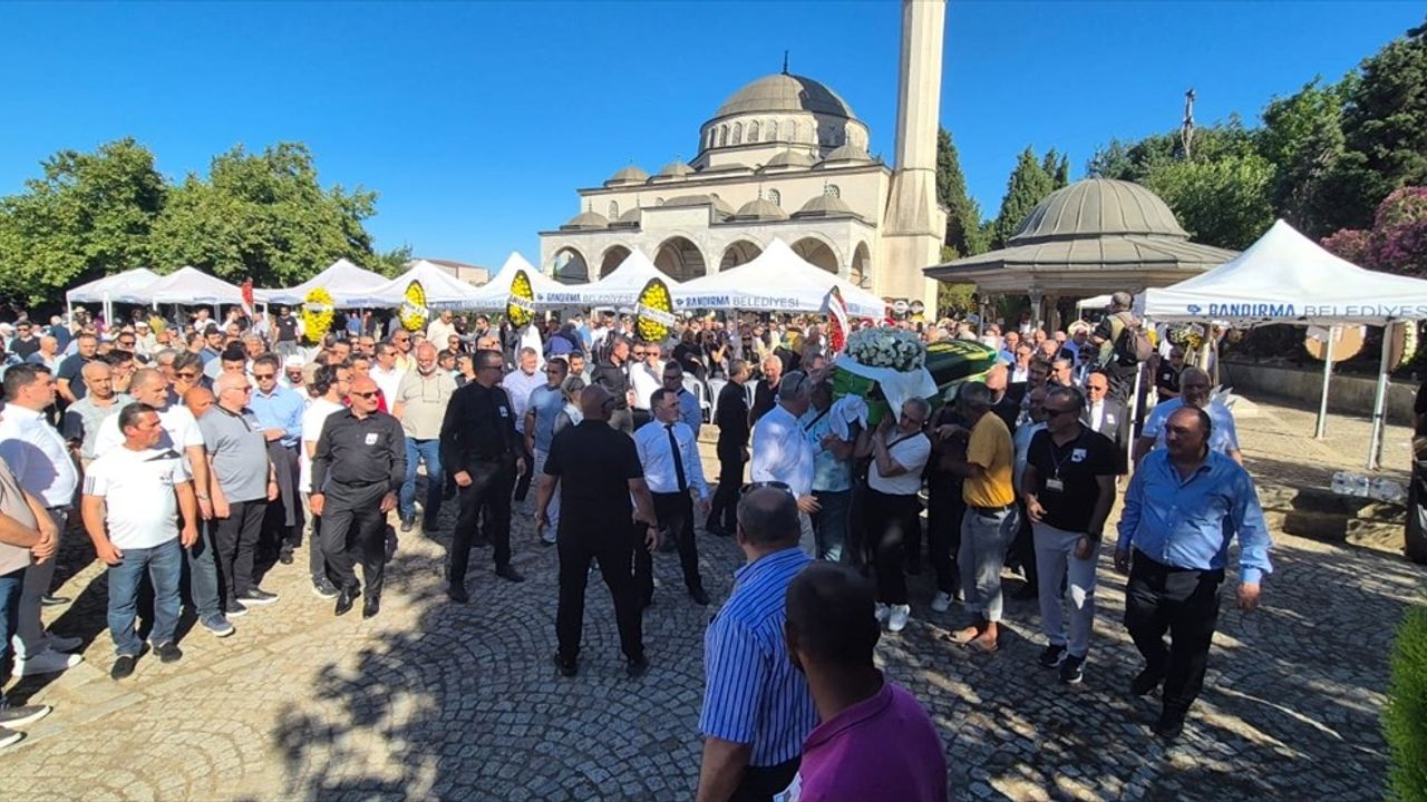 Recep Gencer'in Cenazesi Bandırma'da Toprağa Verildi