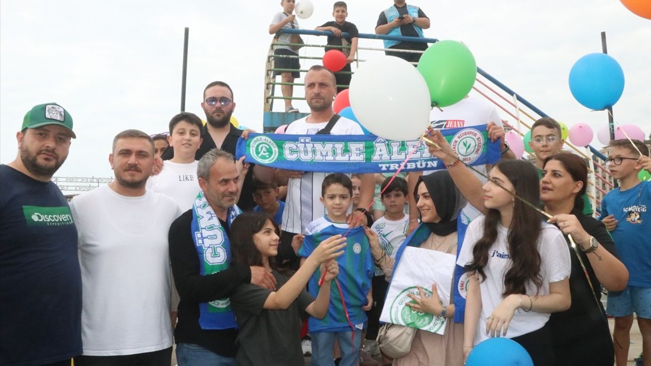 Rize'de Kanseri Yenen Çocuk İçin Balon Bırakma Etkinliği Düzenlendi
