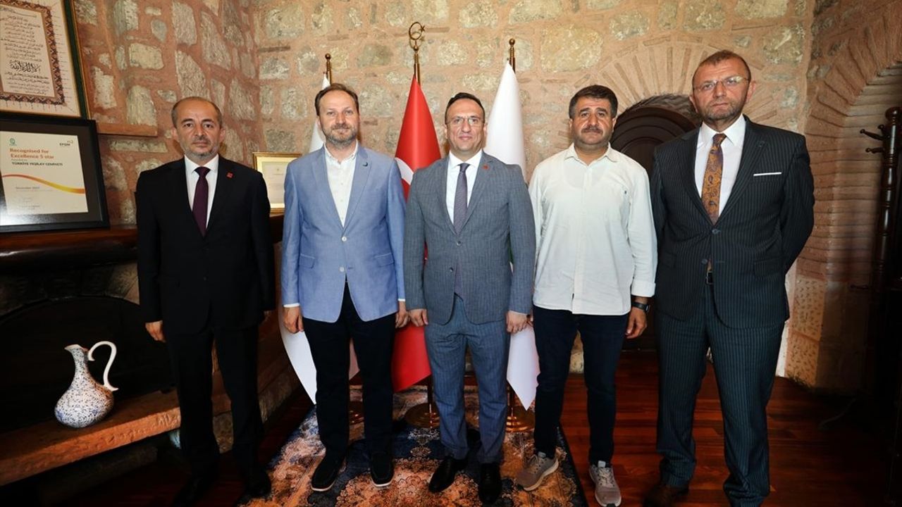 Saadet Partisi'nden Yeşilay'a Destek Ziyareti