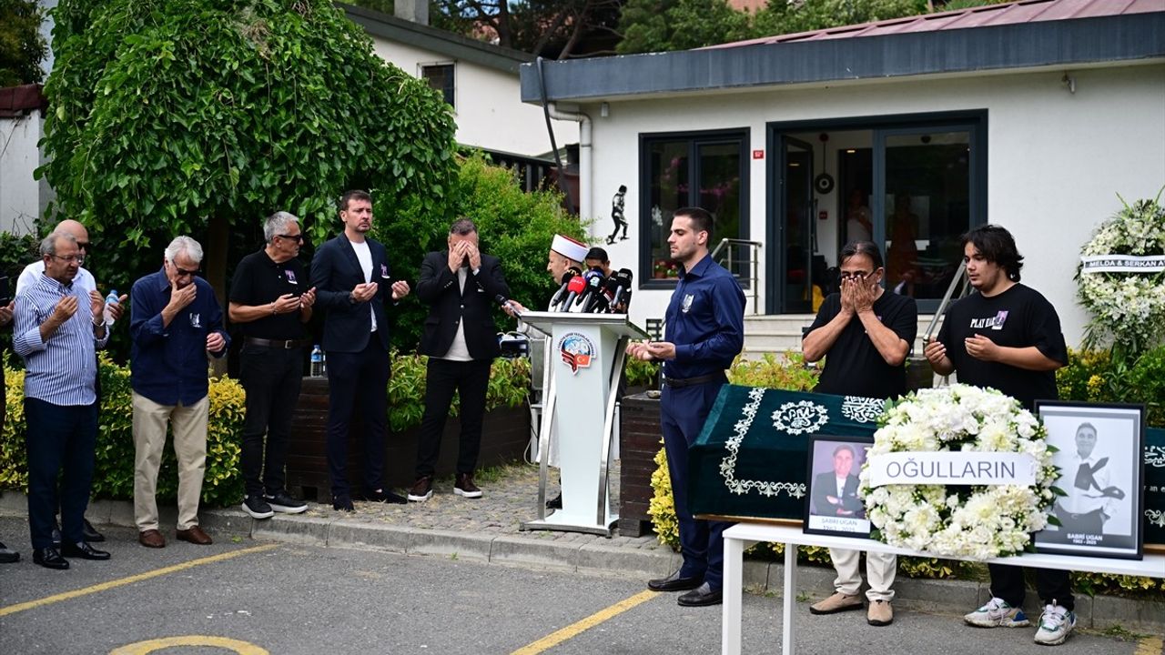 Sabri Ugan İçin TSYD'de Anma Töreni Düzenlendi