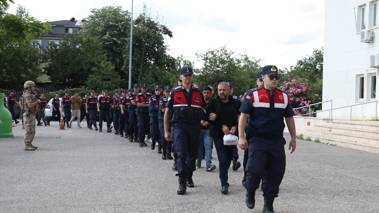 Sakarya'da Araç Dolandırıcılığı Operasyonu: 6 Şüpheli Tutuklandı