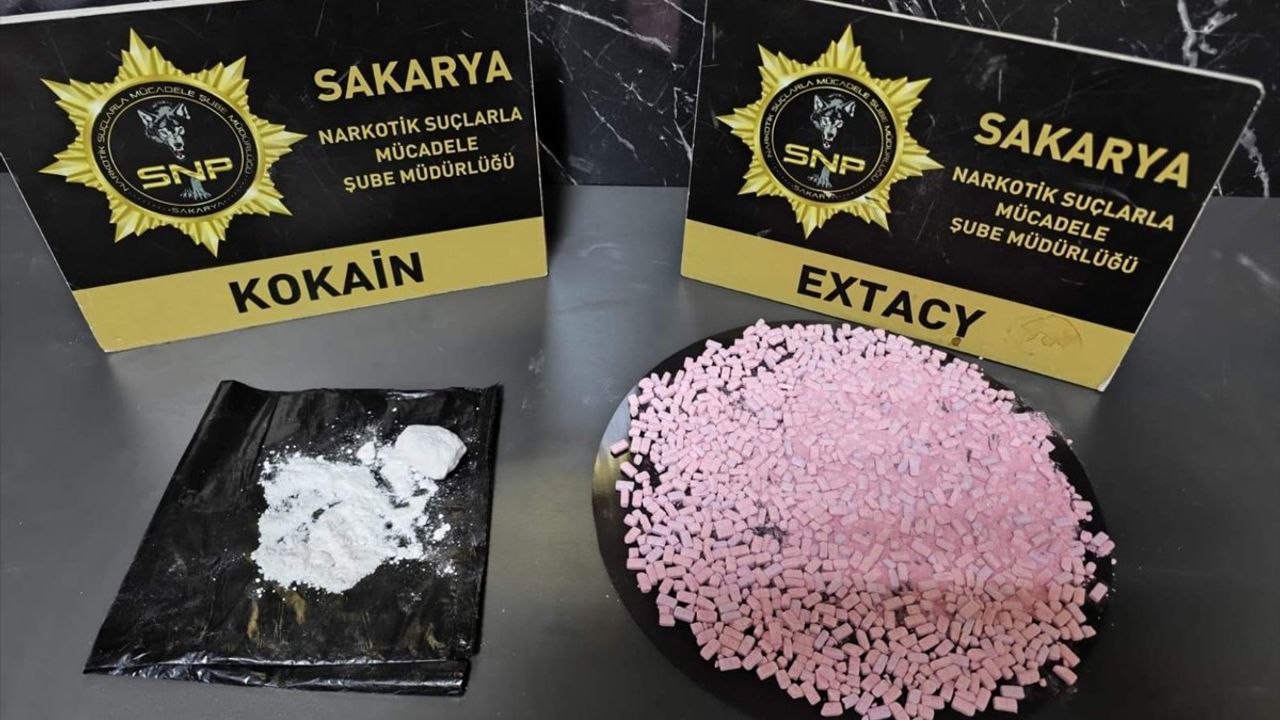 Sakarya'da Uyuşturucu Operasyonu: İki Zanlı Tutuklandı